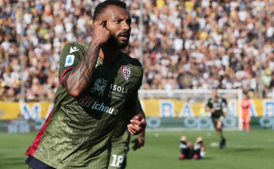 nel finale di gara annullato un gol a joao pedro il brasiliano aveva gi esultato ma il var ha giudicato falloso un suo intervento