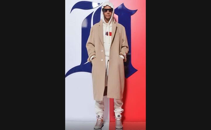 una cappotto della collezione di tommy hilfiger (foto facebook della casa di moda statunitense)