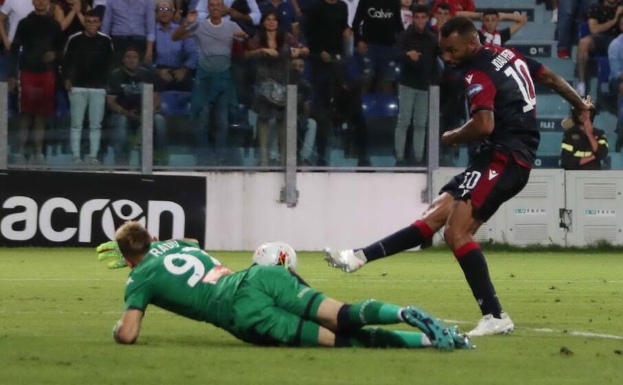 joao pedro realizza il 3 1 contro il genoa (ansa)