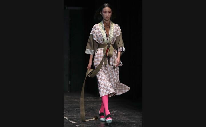 l artista e stilista algherese ha rivistato il kimono