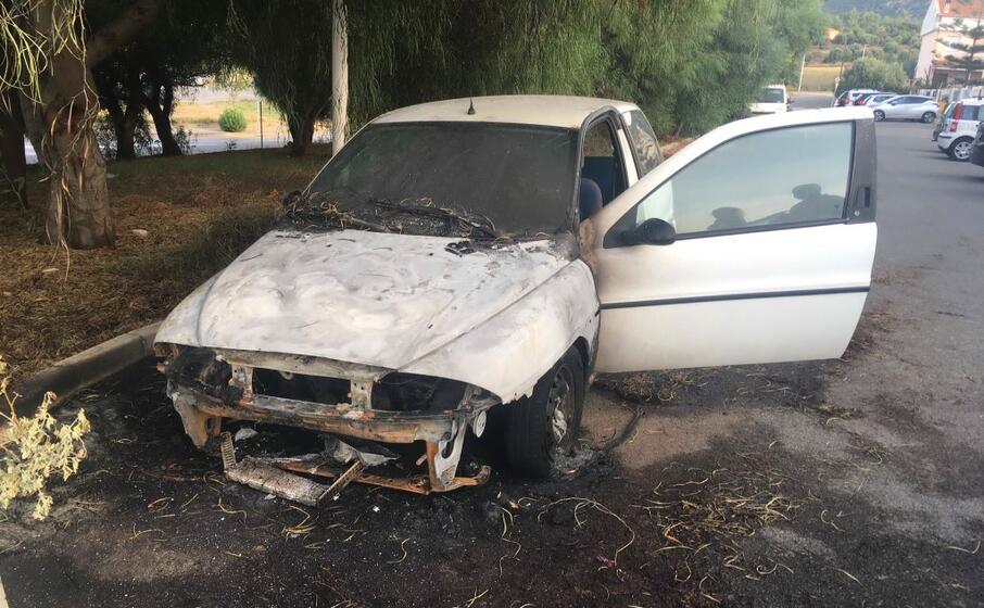 l auto incendiata (l unione sarda scano)