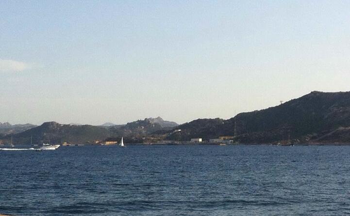 la base viene impiantata a santo stefano nell arcipelago de la maddalena