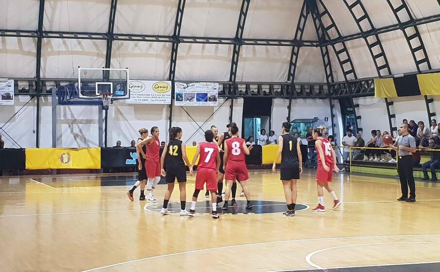 la palla a due della finale (foto l unione sarda garau)