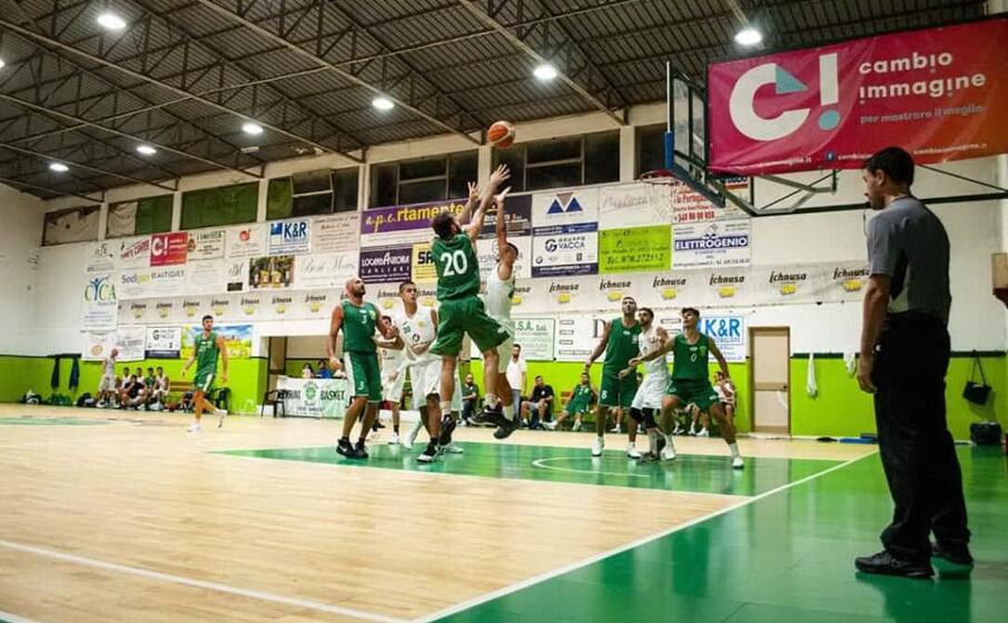 una fase del derby quartese (foto l unione sarda garau)