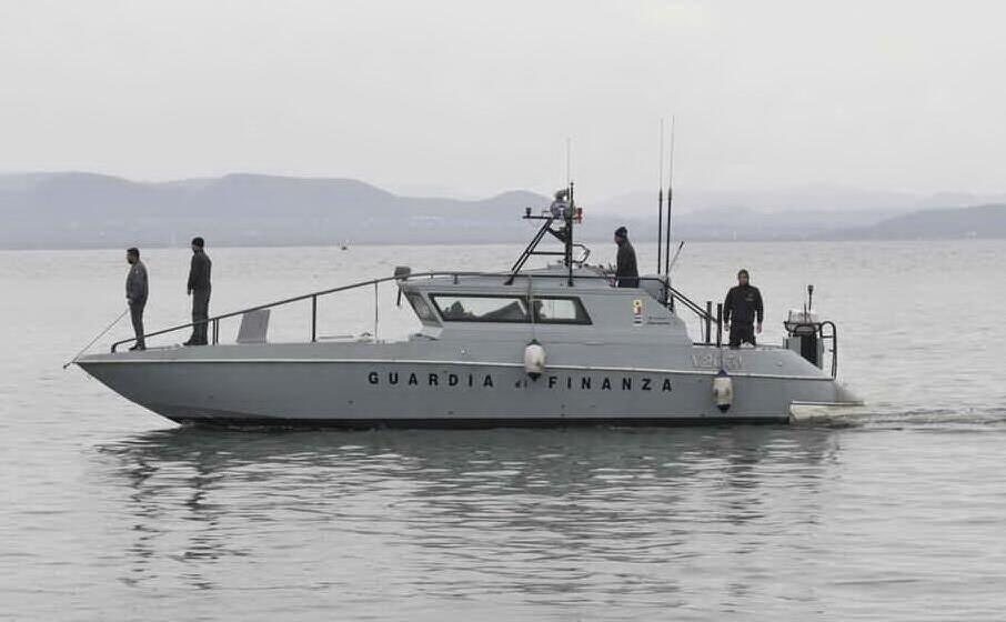 una motovedetta della guardia di finanza (archivio l unione sarda)