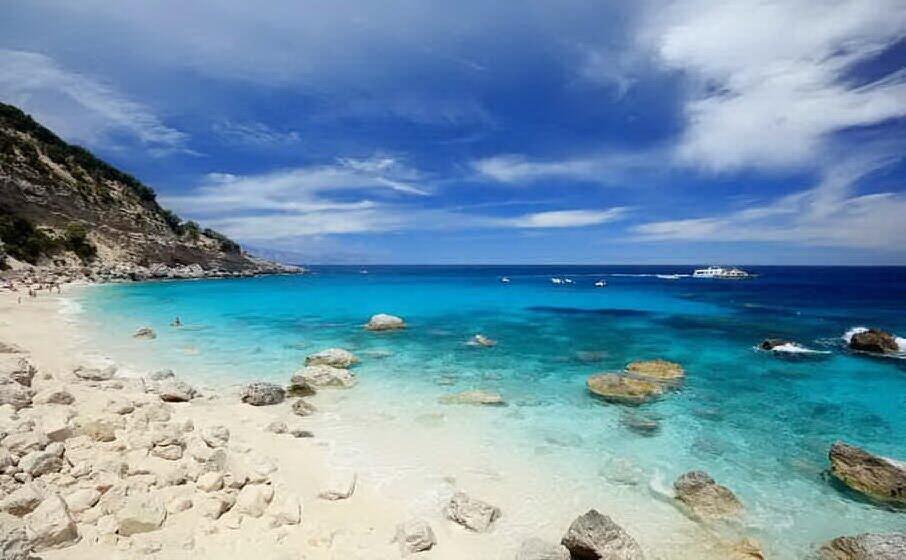 il litorale di baunei (foto sardegna turismo)