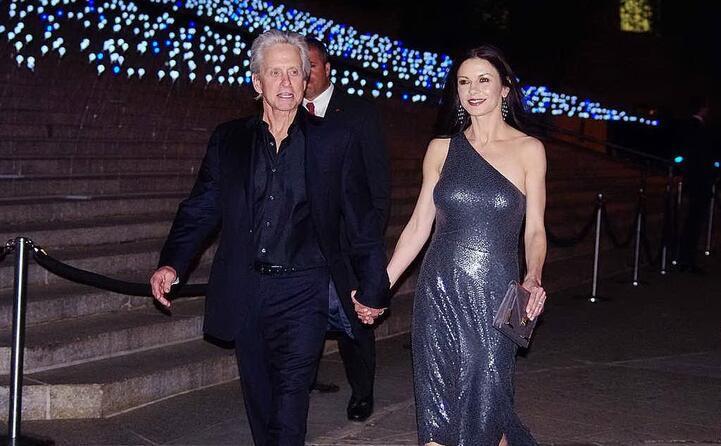 con la moglie catherine zeta jones