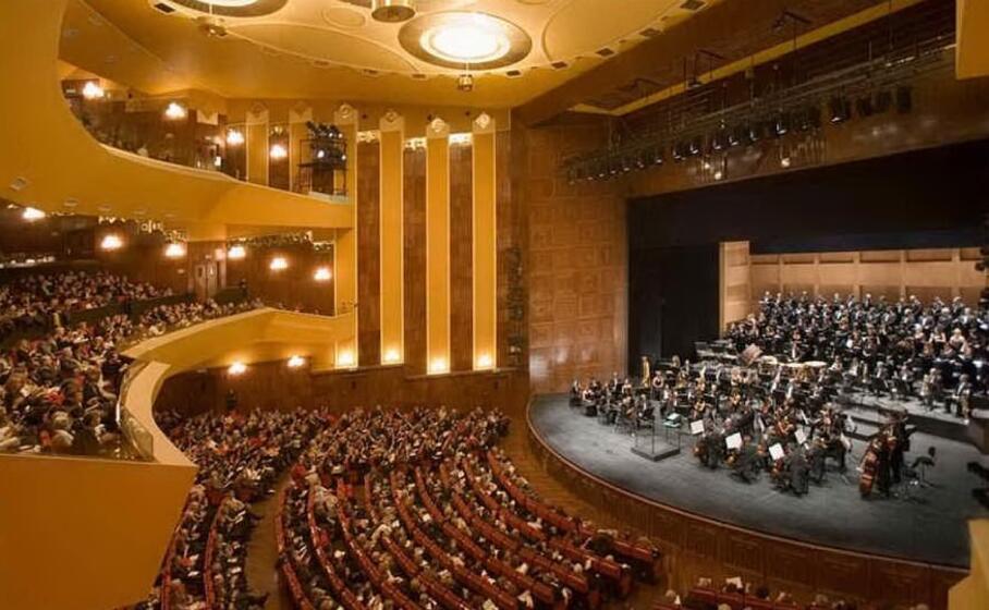 il teatro lirico (archivio l unione sarda)