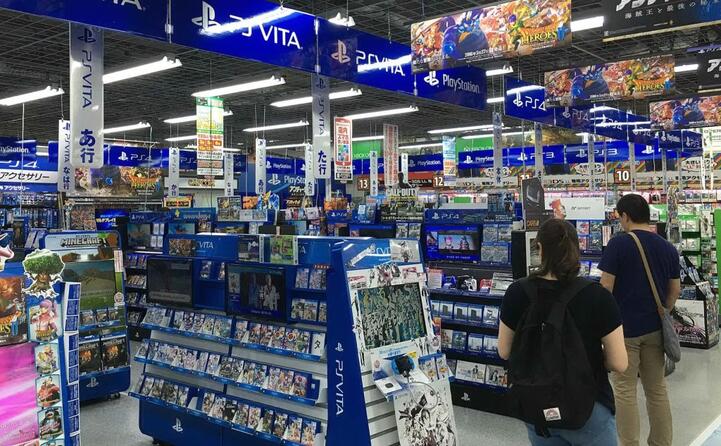 un negozio in giappone dedicato solo ed esclusivamente ai giochi per playstation