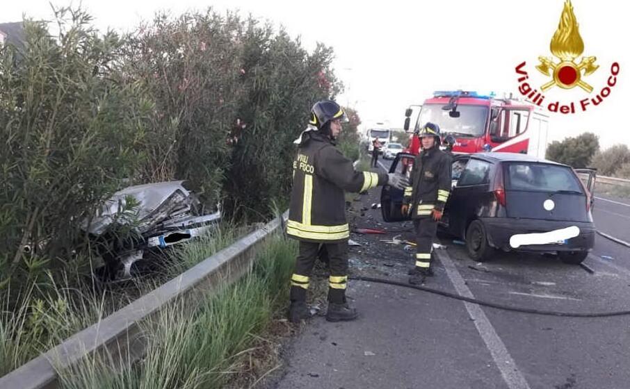 tre persone sono rimaste gravemente ferite (foto vdf)