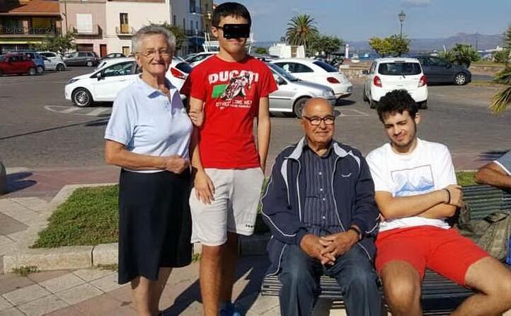 grazie ai nonni fiorenzo e rosanna di decimoputzu dai nipoti alessandro e lorenzo