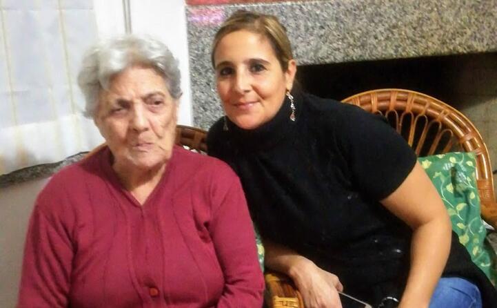 manu con nonna efisia anche se lontana sei sempre nei miei pensieri
