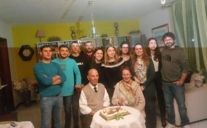 maria e lello sanna di oristano con tutti i nipotini