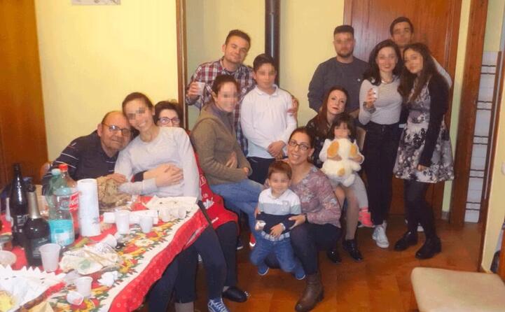 tanti auguri a nonno titino e nonna paola dai 14 nipoti