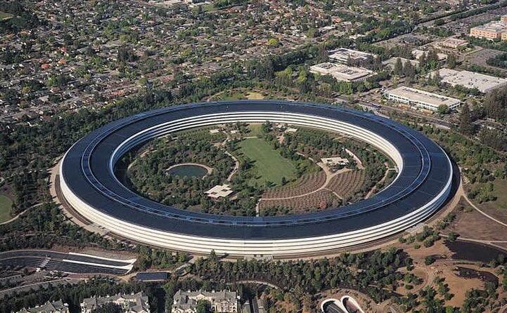 l apple park a cupertino (foto wikipedia)