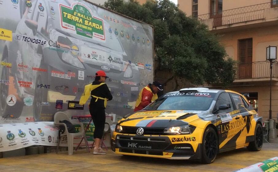 vittorio musselli e claudio mele su volkswagen polo r5 all arrivo ad arzachena (l unione sarda chessa)