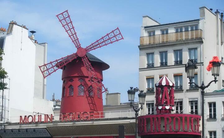accaddeoggi il 6 ottobre del 1889 apre i battenti il moulin rouge