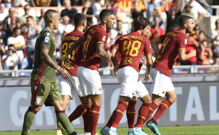 la roma esulta dopo l autogol di ceppitelli