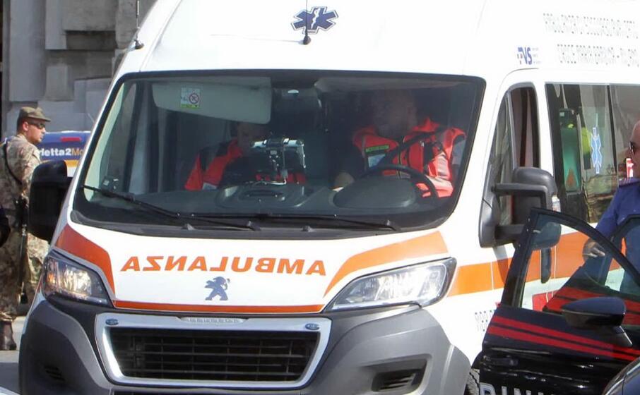 un ambulanza (archivio l unione sarda)
