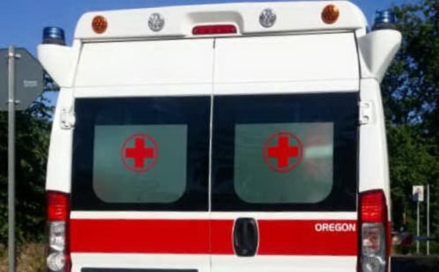 un ambulanza (archivio l unione sarda)