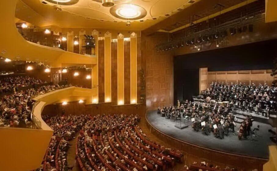 il teatro lirico di cagliari (archivio l unione sarda)