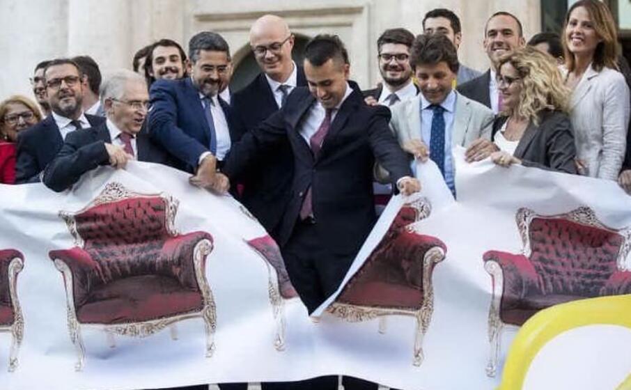 di maio dopo l approvazione del taglio delle poltrone dal parlamento (archivio l unione sarda)