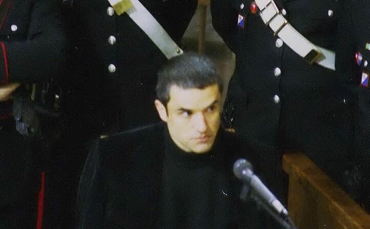 un giovane matteo boe in tribunale