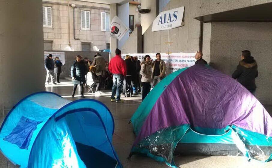 un presidio dei lavoratori aias in consiglio regionale (l unione sarda farris)