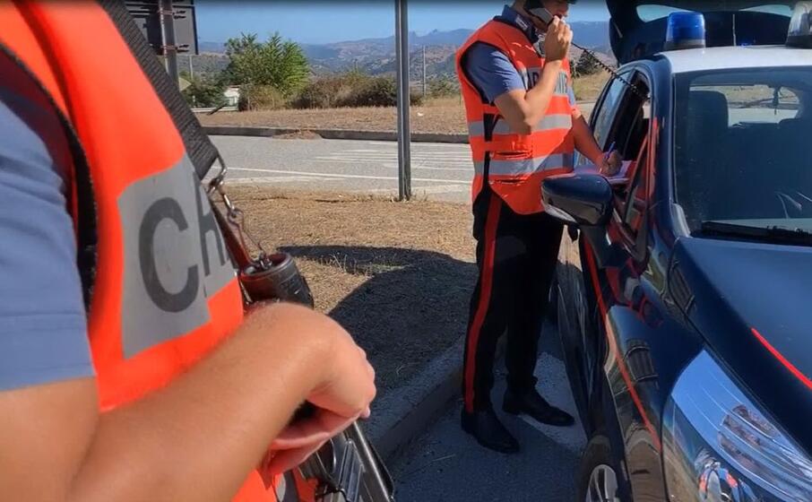 i controlli dei carabinieri (foto l unione sarda pintori)