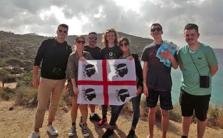il gruppo di emigrati sardi in visita nell isola (foto ufficio stampa)