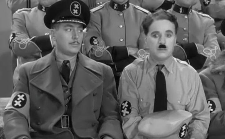 chaplin prende di mira il dittatore adolf hitler