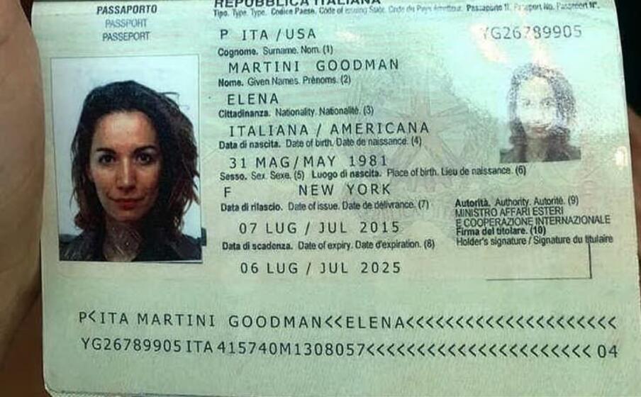 l immagine del passaporto postata da andrea delogu (foto instagram)