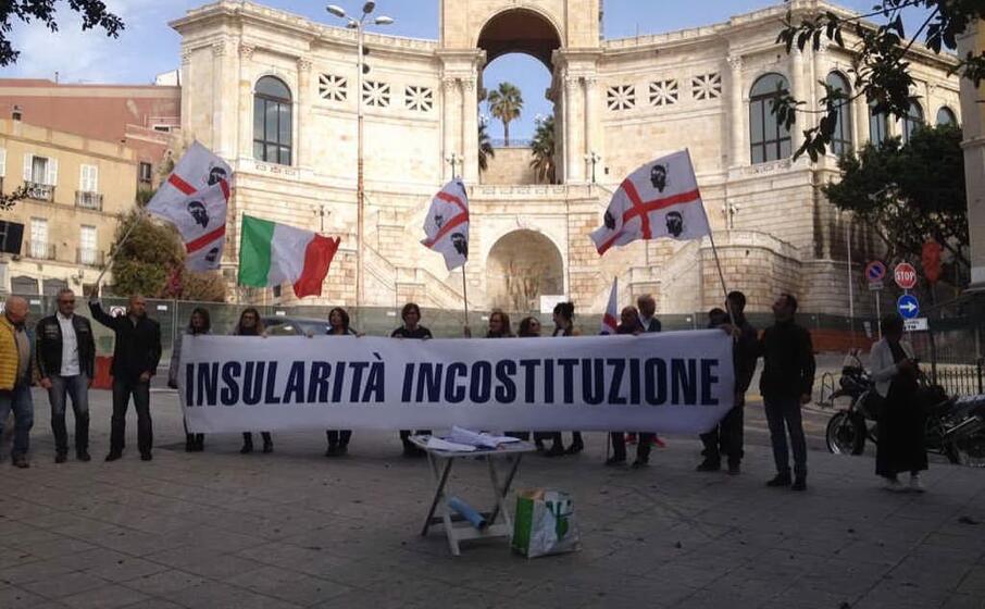 una manifestazione pro insularit (archivio l unione sarda)