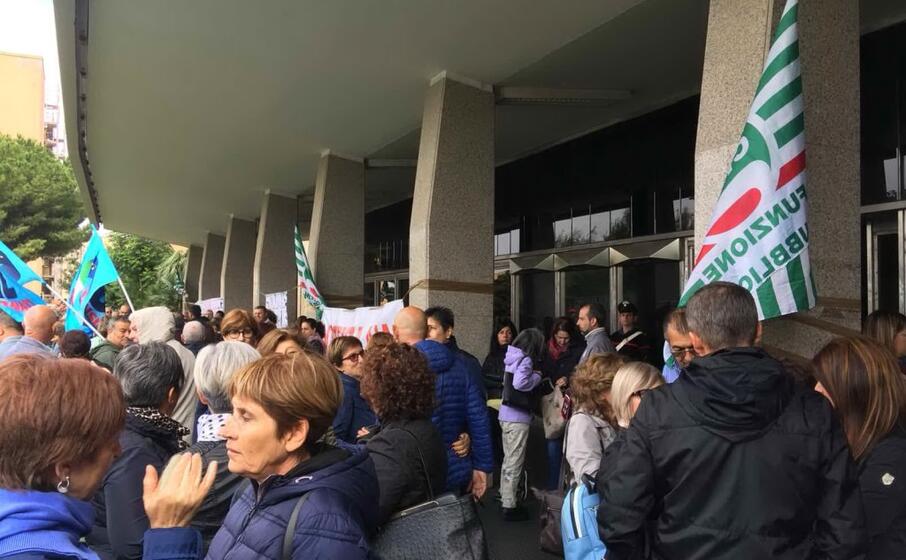 una protesta dei dipendenti aias (archivio l unione sarda)