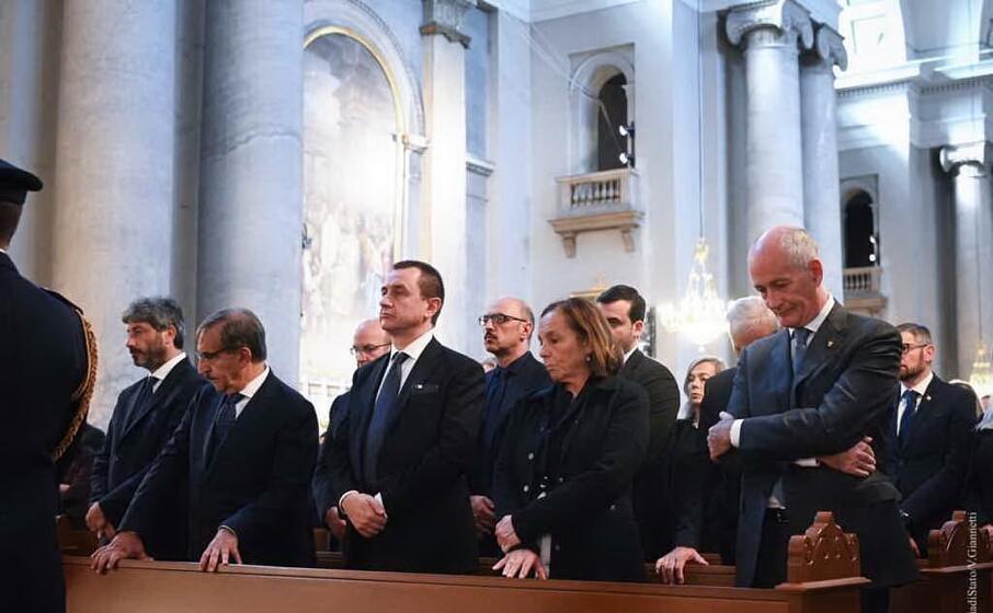 il presidente della camera roberto fico il senatore ignazio la russa l onorevole ettore rosato il ministro dell interno luciana lamorgese e il capo della polizia franco gabrielli