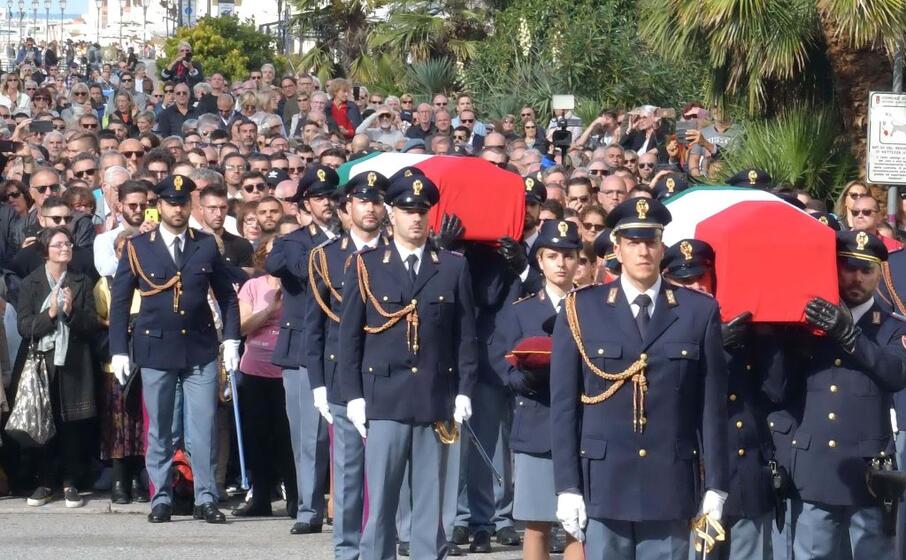 l arrivo dei feretri nella chiesa di sant antonio taumaturgo a trieste