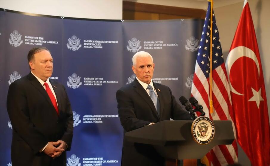 il vicepresidente usa mike pence e il segretario di stato mike pompeo (ansa)