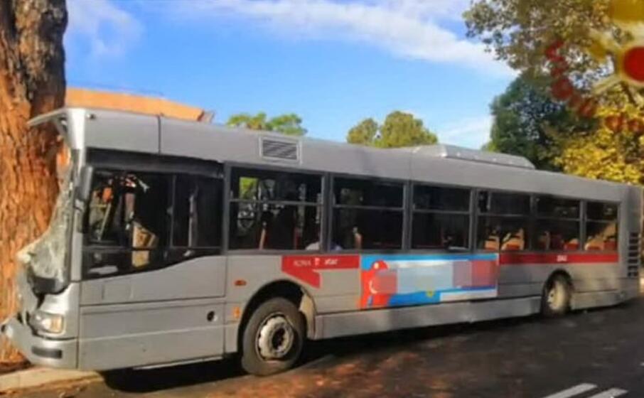 l autobus dell ataca (archivio l unione sarda)