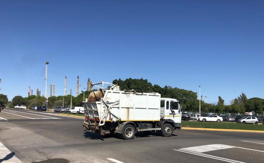 un mezzo attraversa l incrocio sulla strada statale 195 (l unione sarda murgana)