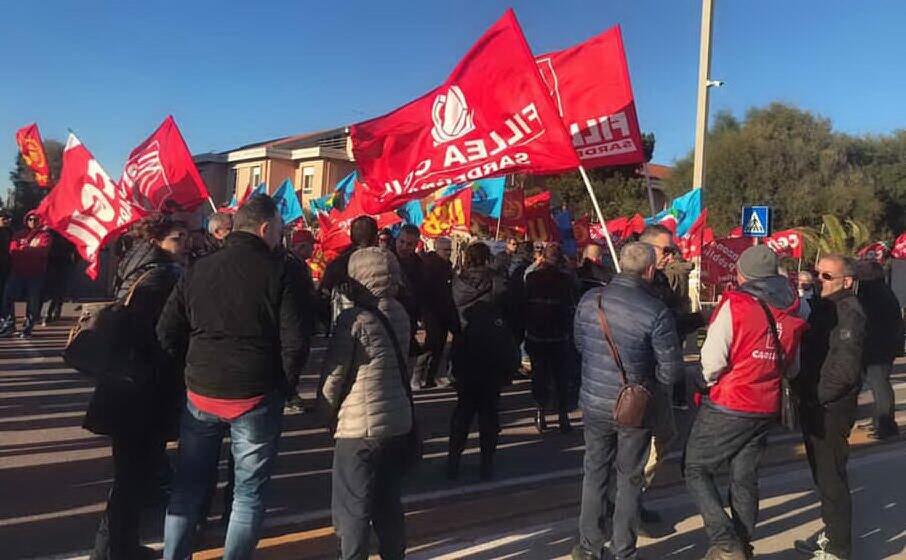 un sit in dei lavoratori aias (archivio l unione sarda)