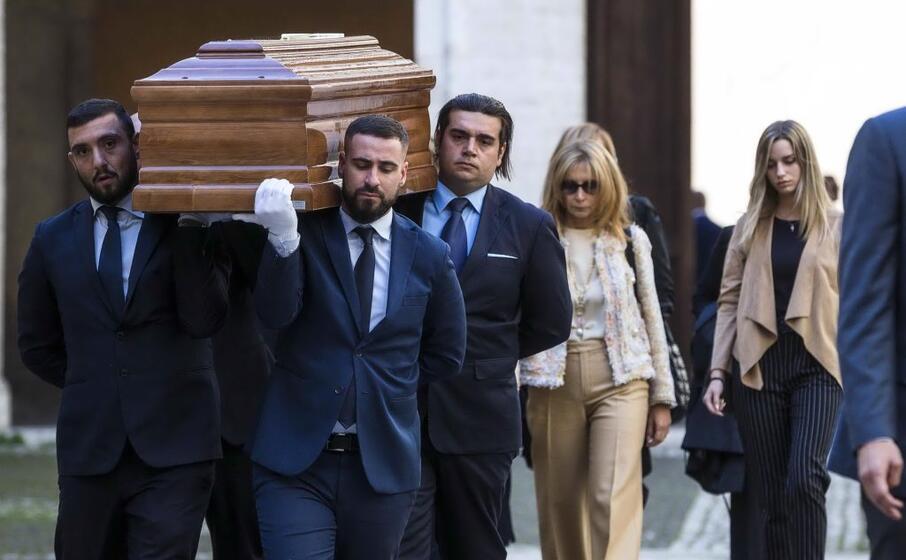 bonaiuti portavoce di berlusconi stato sottosegretario alla presidenza del consiglio dei ministri in tre governi del cavaliere