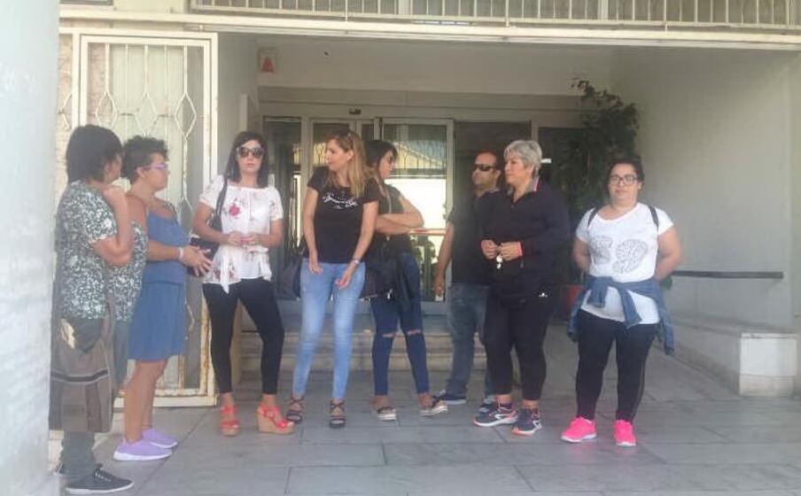 la protesta di alcune mamme (foto l unione sarda pala)