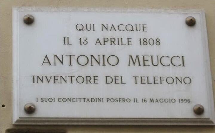 la targa commemorativa nella sua casa di firenze