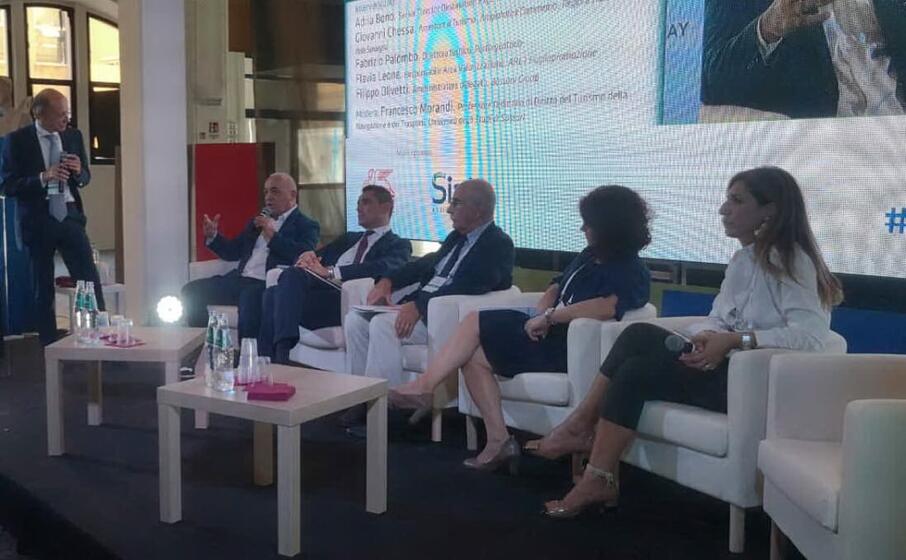 la tavola rotonda (foto l unione sarda l p )