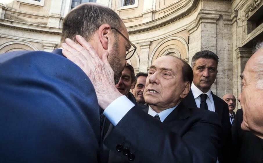 mi fa piacere vederla ha detto alfano a berlusconi ma mi spiace che sia per questa occasione