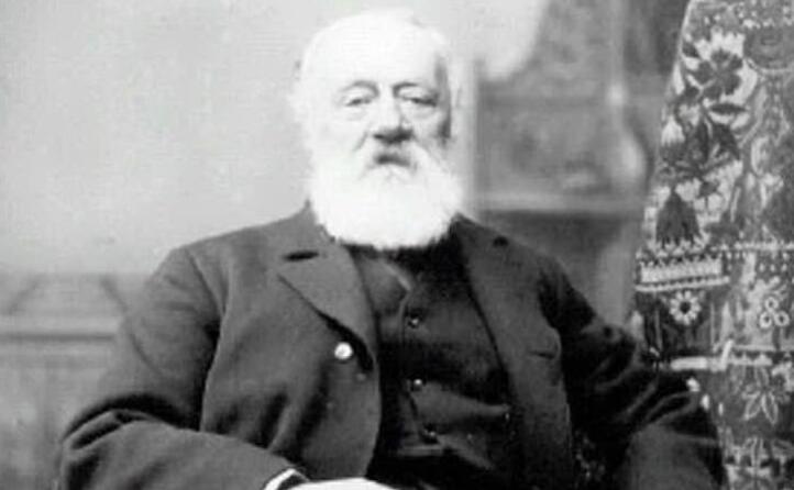 nell ottocento scopre la trasmissione della voce per via elettrica
