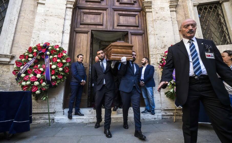 oggi l ultimo saluto a roma nella chiesa di sant ivo alla sapienza