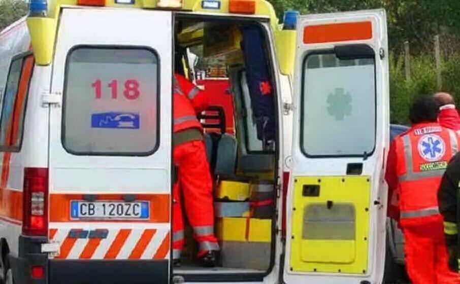 un ambulanza (archivio l unione sarda)