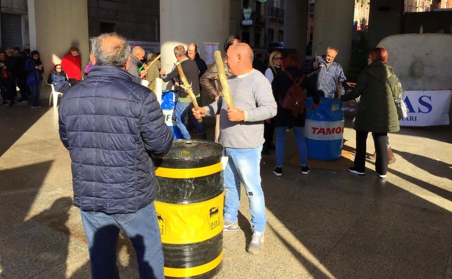 una protesta dei dipendenti (archivio l unione sarda)