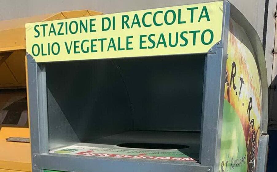 i nuovi cassonetti (foto l unione sarda cazzaniga)
